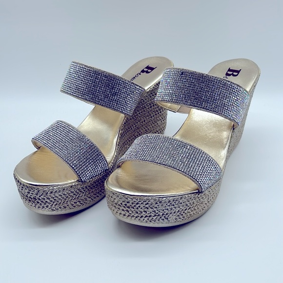 Ladies beautiful Gold and Crystal wedge sandals. They have never been worn. - Picture 2 of 7